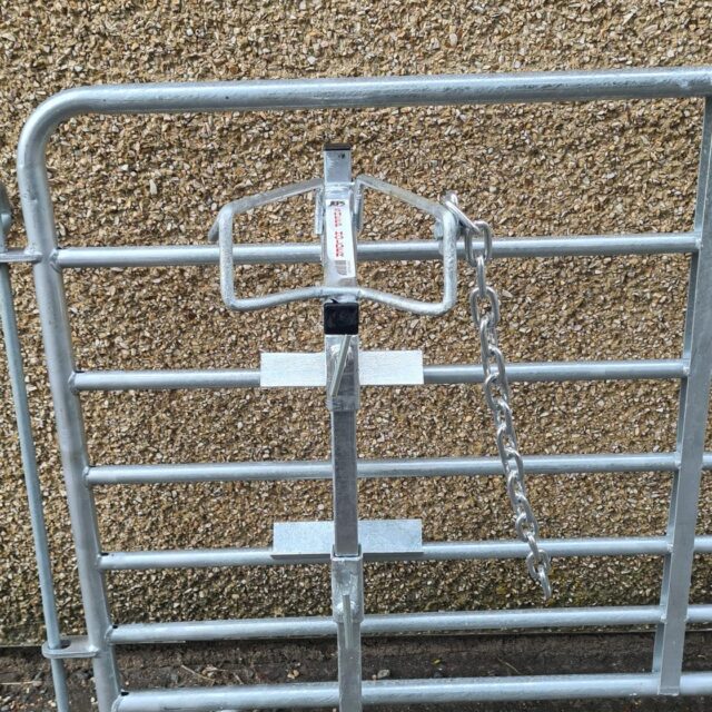 Sheep Headstock ( Clamp On Style ) Davidsons Farm & Country