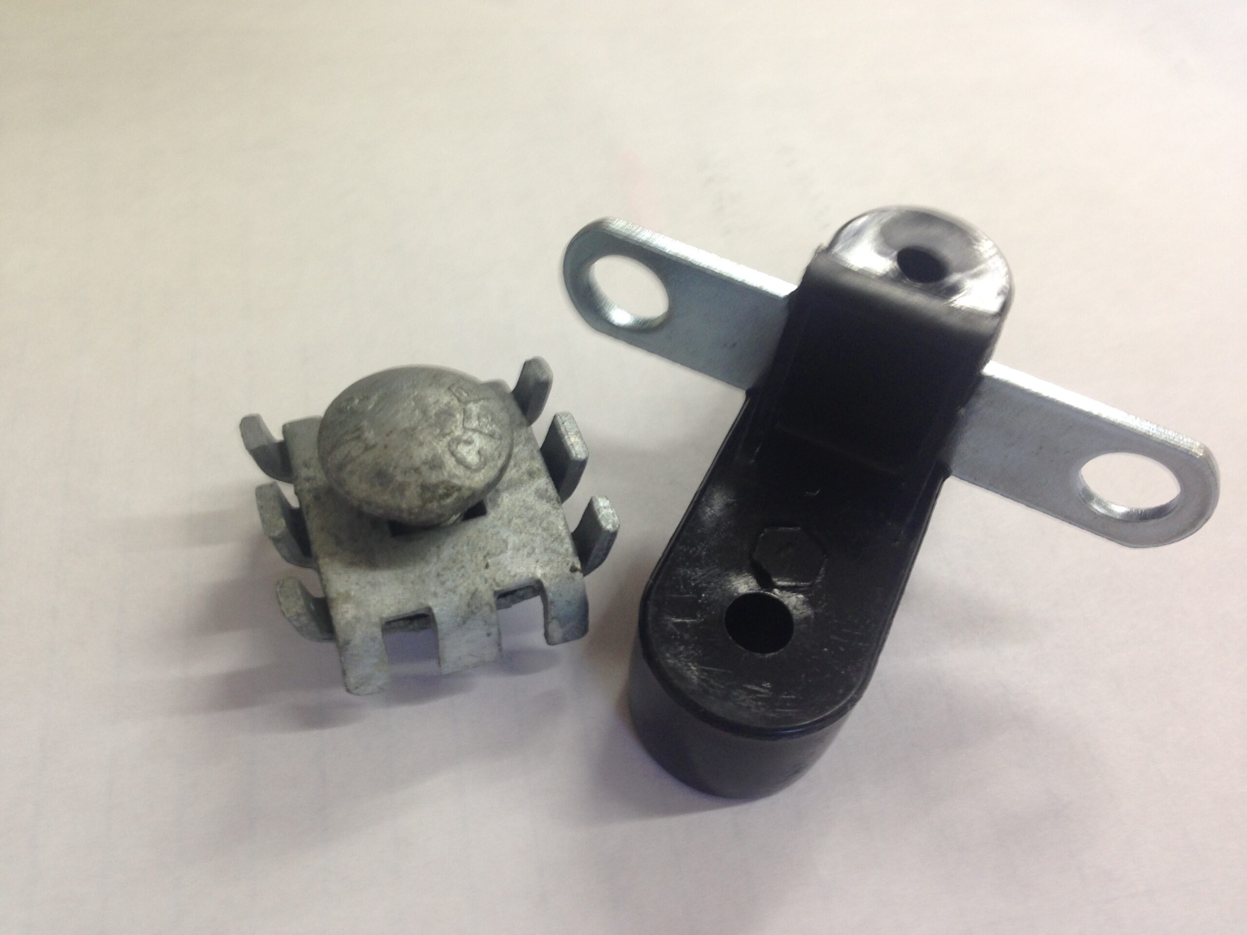 ELECTRIC FENCE SCREW ON ANCHOR INSULATOR-0