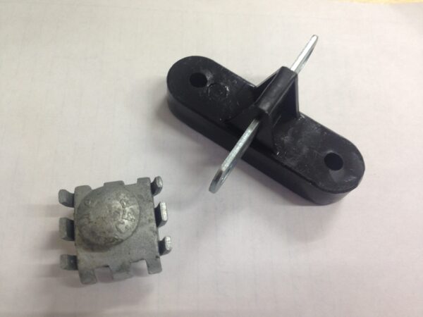 ELECTRIC FENCE SCREW ON ANCHOR INSULATOR-6485