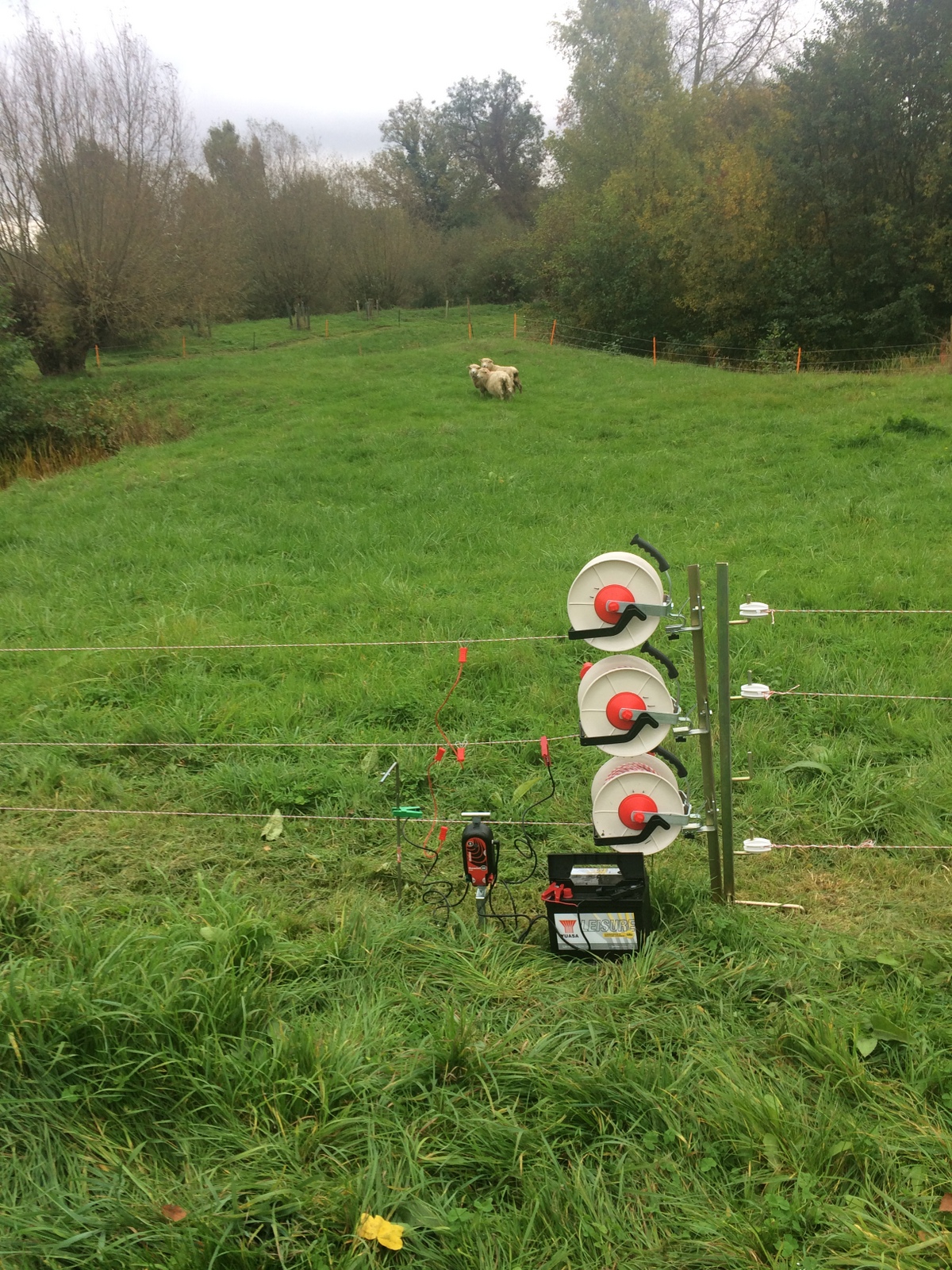 3-reel-syst-showing-fixing-posts-AND-the-heavyduty-endpost